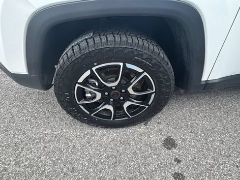 Used 2025 Jeep Compass Trailhawk AWD/4WD image 10