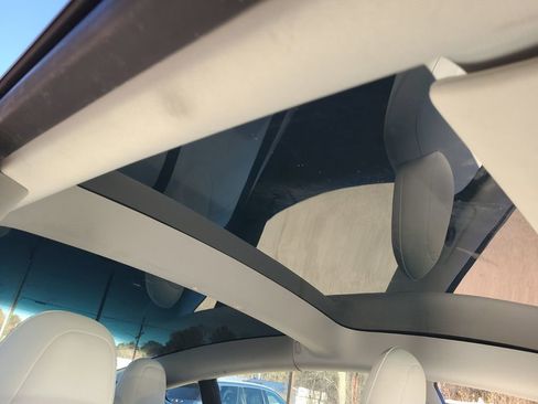 Used 2022 Tesla Model 3 Performance image 21