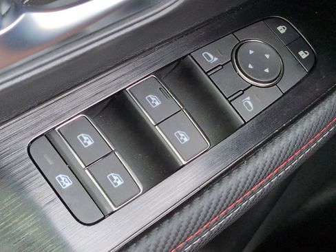 Used 2025 Nissan Kicks SR FWD image 23