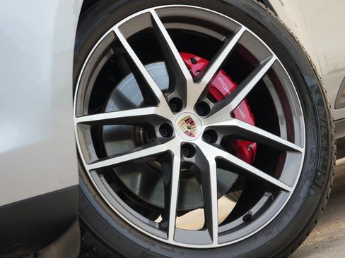 Used 2023 Porsche Macan S AWD/4WD image 57