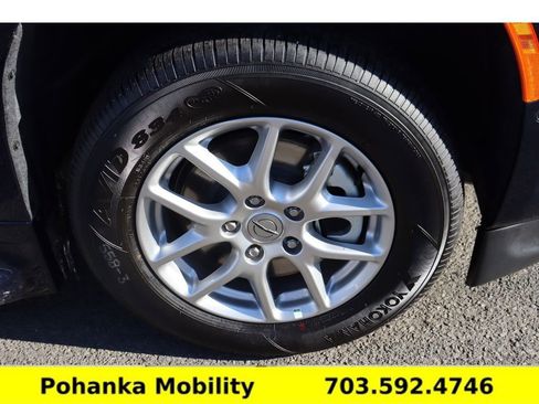 Used 2025 Chrysler Pacifica Select image 37