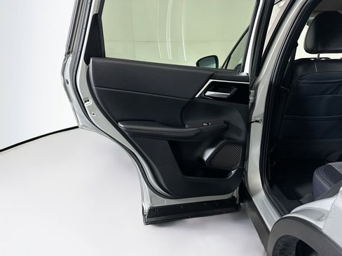 Used 2024 Mitsubishi Outlander SE image 27