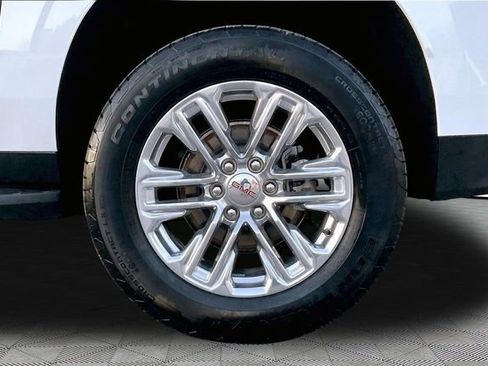 Used 2024 GMC Yukon XL SLT w/ SLT Luxury Package image 22