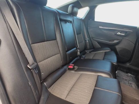 Used 2014 Chevrolet Impala LT w/ Convenience Package FWD image 12