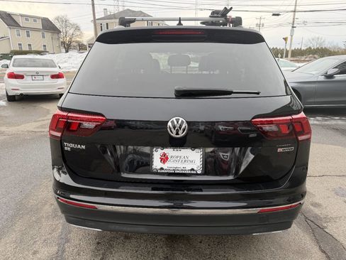 Used 2020 Volkswagen Tiguan SE w/ Panoramic Sunroof Package image 6