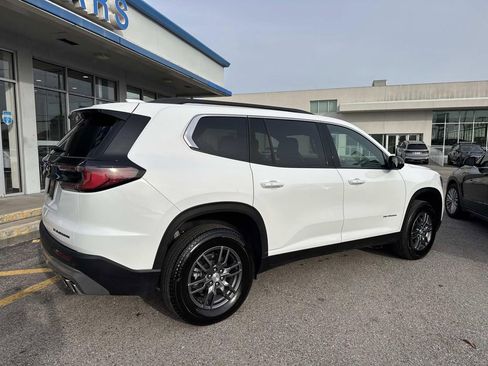 Used 2025 GMC Acadia Elevation image 8