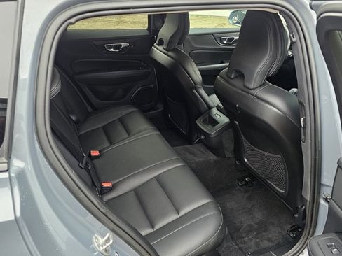 Used 2023 Volvo V60 B5 Cross Country Plus w/ Climate Package image 9