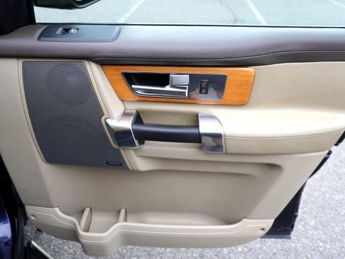 Used 2015 Land Rover LR4 HSE LUX image 31