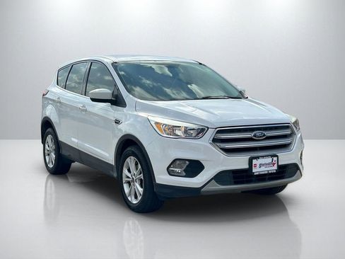 Used 2019 Ford Escape SE image 3