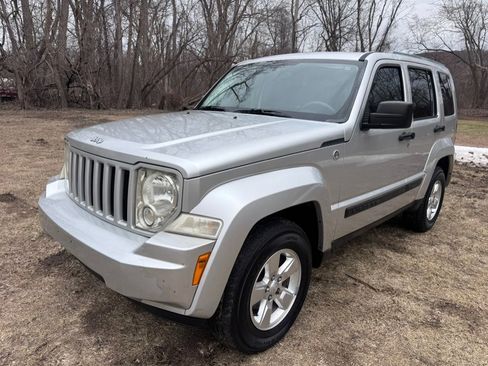 Used 2012 Jeep Liberty Sport image 1