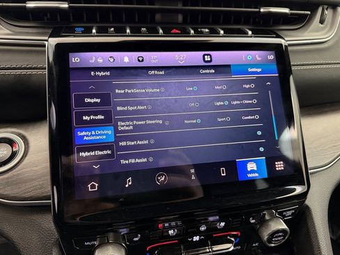 Used 2022 Jeep Grand Cherokee Overland w/ Luxury Tech Group IV image 22