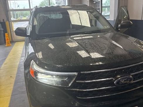Used 2023 Ford Explorer XLT AWD/4WD image 8