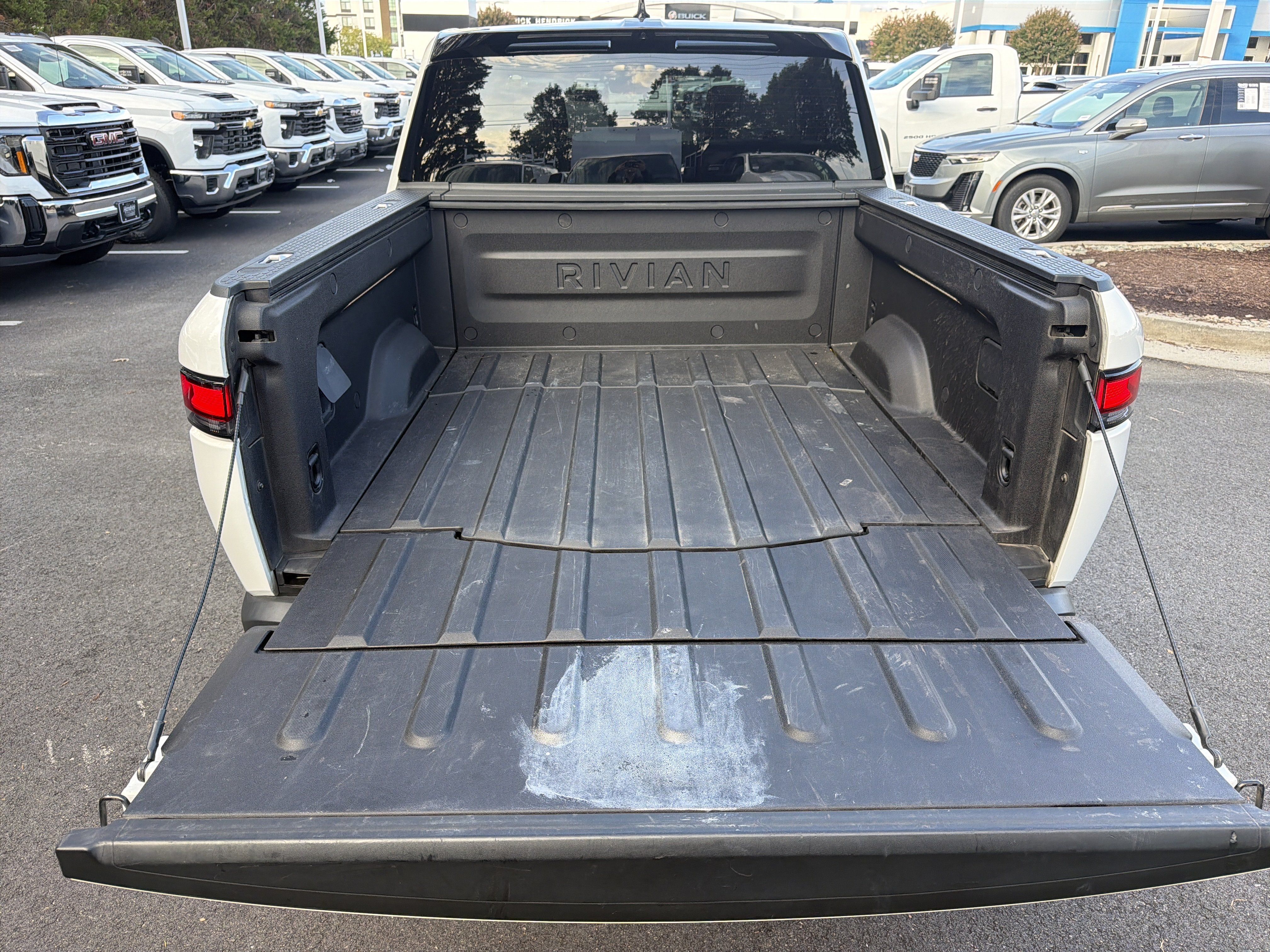 Used 2023 Rivian R1T Adventure Dual AWD/4WD image 35