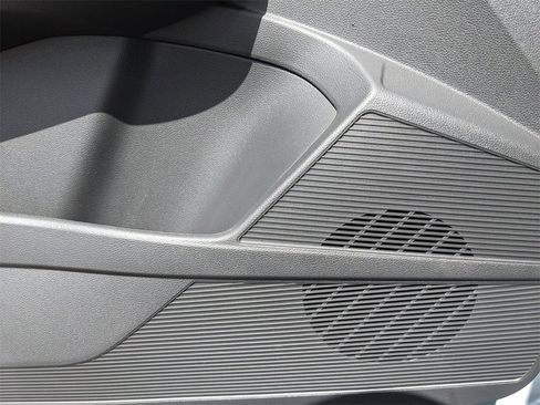 Used 2025 Volkswagen Taos SE image 26