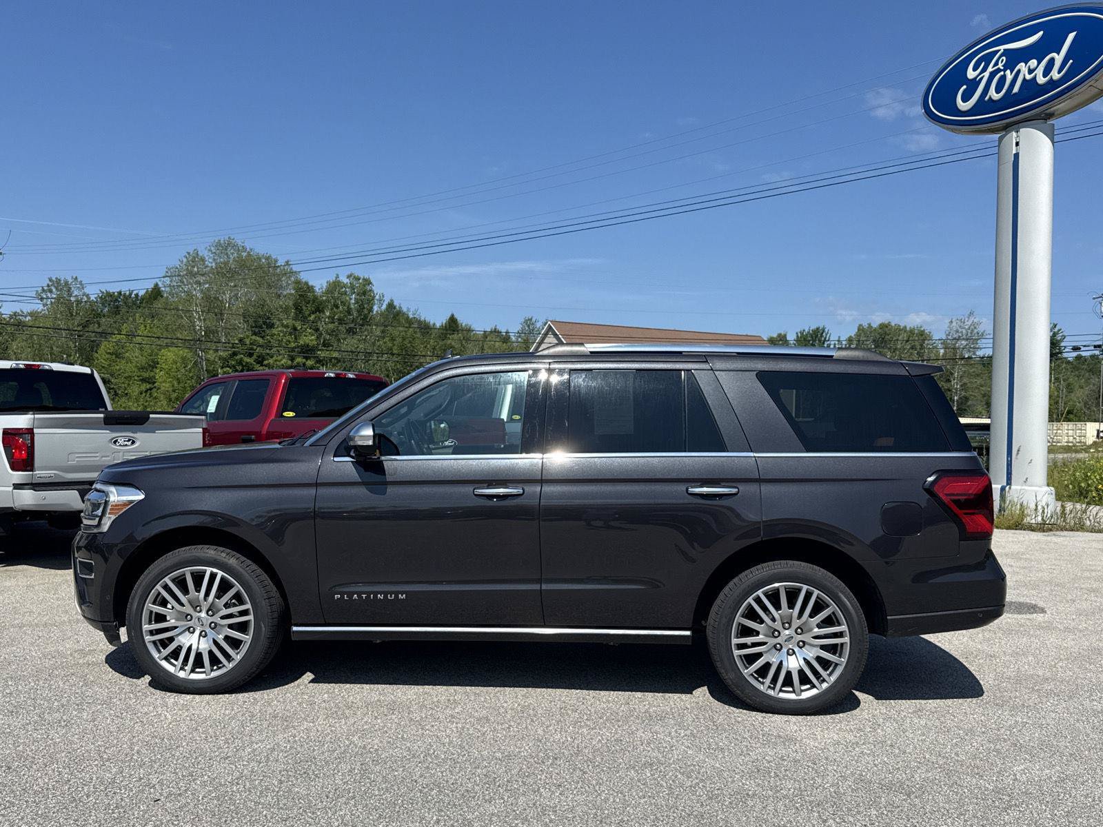 Used 2024 Ford Expedition Platinum AWD/4WD image 4