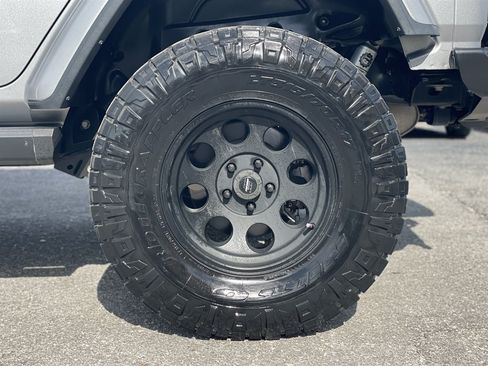Used 2019 Jeep Wrangler Unlimited Sahara w/ Quick Order Package 24M Moab AWD/4WD image 35