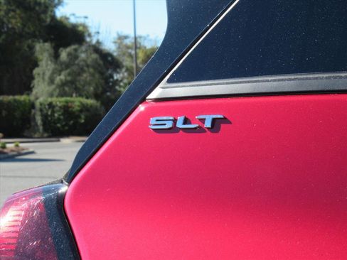 Used 2024 GMC Terrain SLT w/ Infotainment Package II image 9