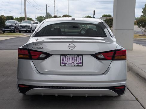 Used 2025 Nissan Altima 2.5 SV FWD image 4