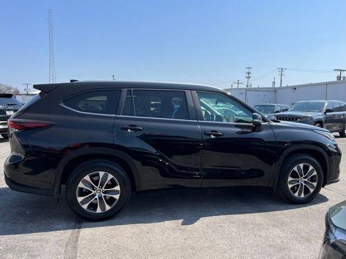 Used 2024 Toyota Highlander XLE image 15