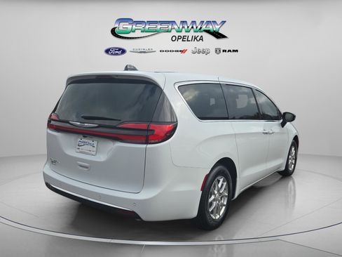 New 2026 Chrysler Pacifica Select image 7