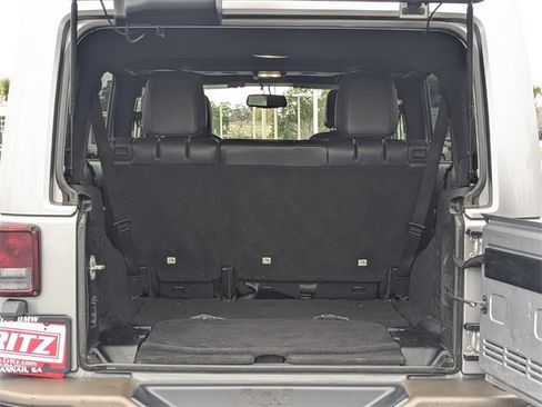 Used 2016 Jeep Wrangler Unlimited Sahara image 13