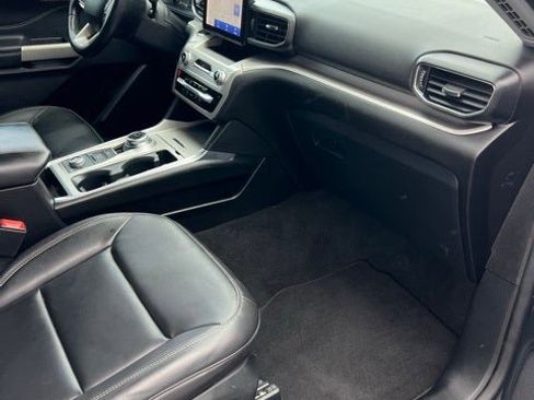 Used 2022 Ford Explorer XLT w/ Equipment Group 202A image 17