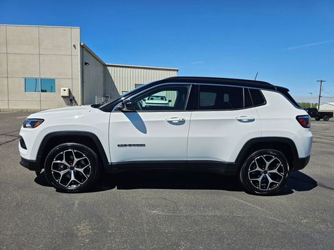 Used 2025 Jeep Compass Limited AWD/4WD image 3