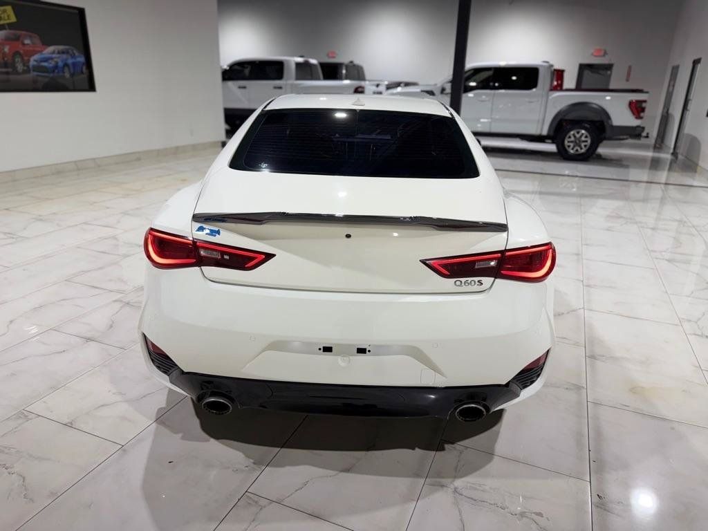 Used 2017 INFINITI Q60 Red Sport 400 RWD image 9