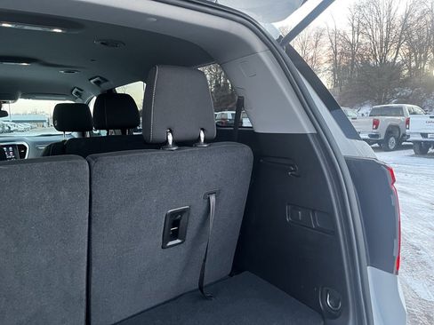 Certified 2023 GMC Acadia SLE image 11