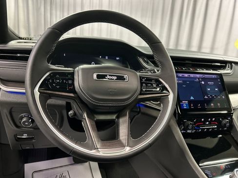 Used 2024 Jeep Grand Cherokee Overland image 15