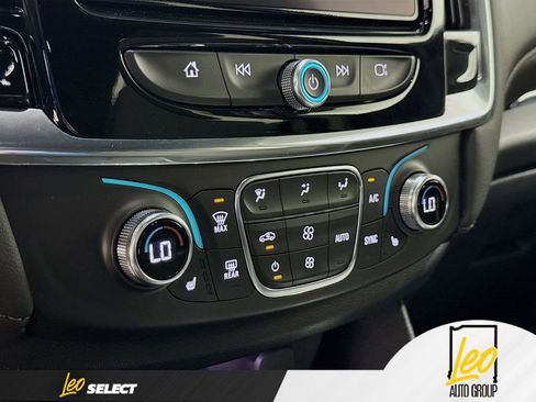 Used 2023 Chevrolet Traverse LT FWD image 15