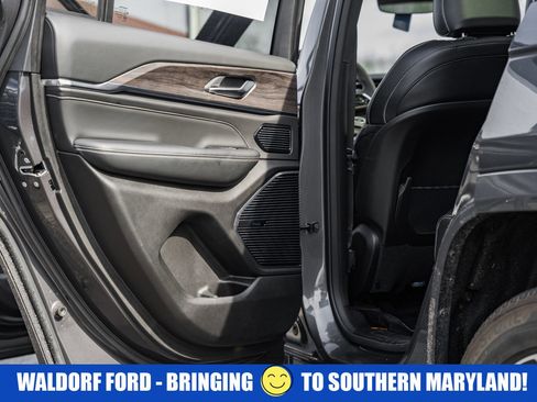 Used 2023 Jeep Grand Cherokee Overland image 42