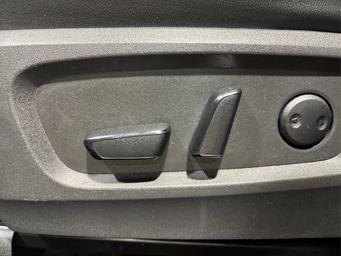 Used 2023 Nissan Pathfinder SL w/ Black Appearance Package image 38