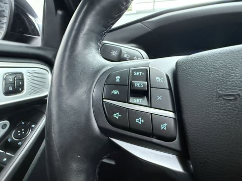 Used 2020 Ford Explorer Platinum image 18