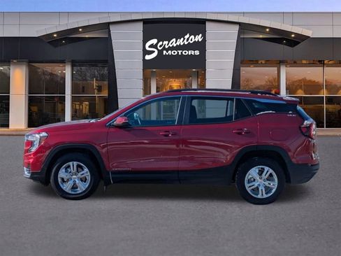 Used 2024 GMC Terrain SLE w/ Driver Convenience Package image 2