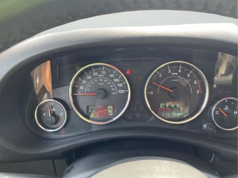 Used 2017 Jeep Wrangler Unlimited Sahara w/ Connectivity Group AWD/4WD image 30