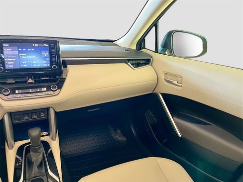 Used 2022 Toyota Corolla Cross XLE w/ Convenience Package image 24
