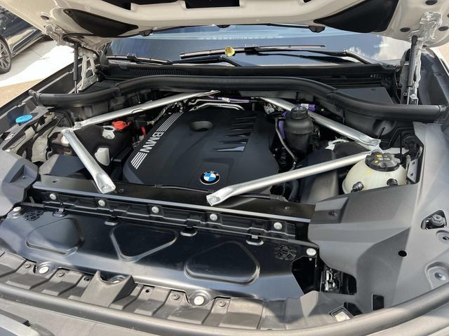 Used 2024 BMW X7 xDrive40i w/ M Sport Package AWD/4WD image 10