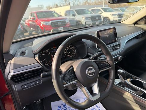 Used 2025 Nissan Altima 2.5 SR FWD image 15