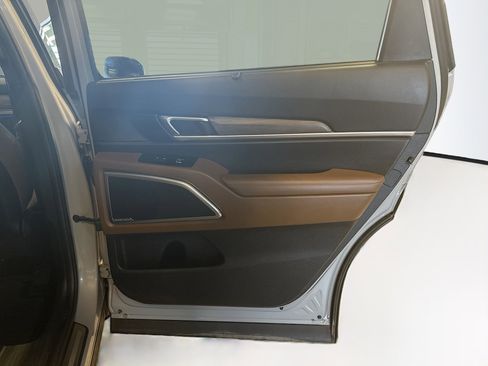 Used 2022 Kia Telluride SX w/ SX Prestige Package image 34