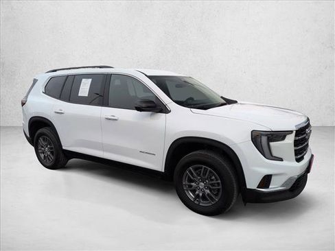 Used 2025 GMC Acadia Elevation image 3