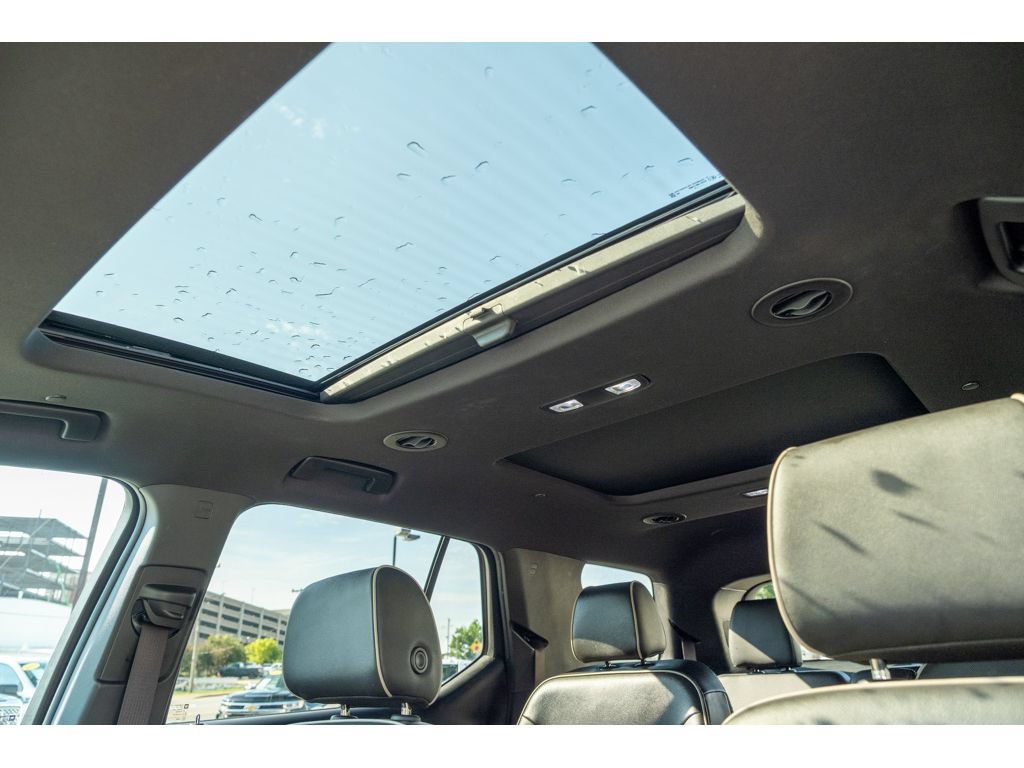 Used 2022 Chevrolet Traverse Premier w/ Redline Edition FWD image 16