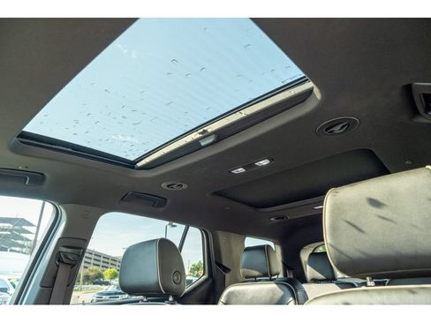 Used 2022 Chevrolet Traverse Premier w/ Redline Edition FWD image 16