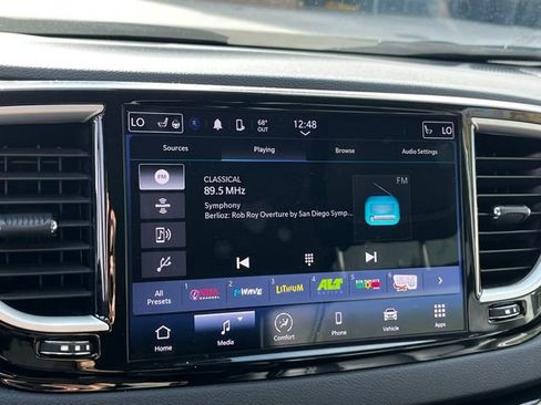 Used 2024 Chrysler Pacifica Touring-L image 23