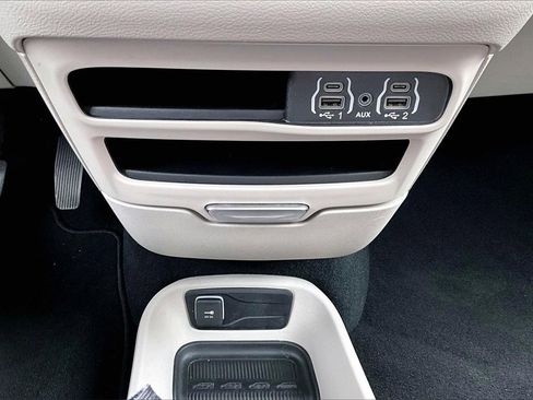 Certified 2024 Chrysler Pacifica Touring-L image 16