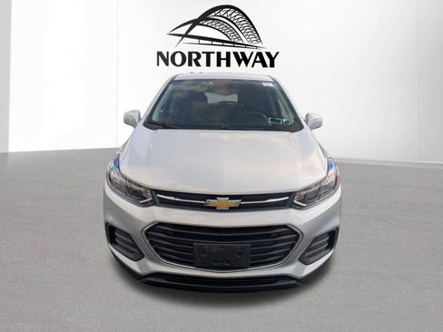 Used 2022 Chevrolet Trax LS w/ Tint and Cruise Package AWD/4WD image 8