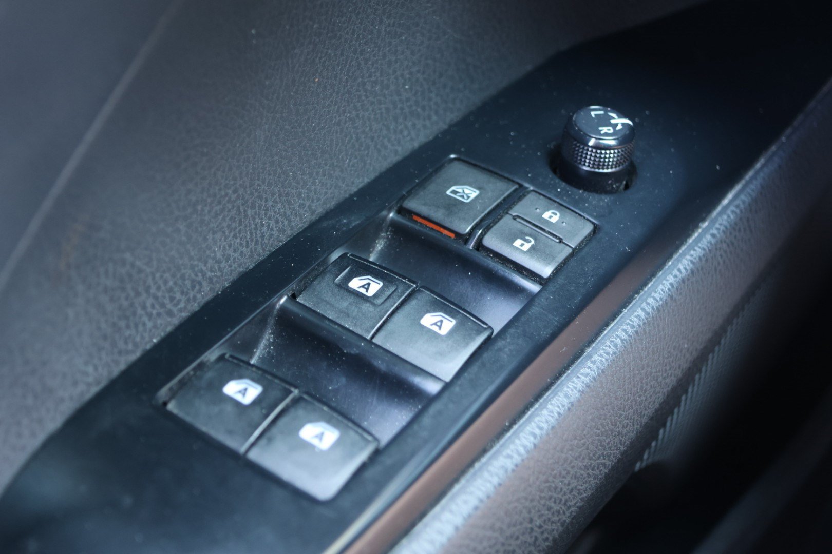 Used 2018 Toyota Camry SE FWD image 13