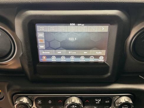 Used 2023 Jeep Gladiator Sport AWD/4WD image 17
