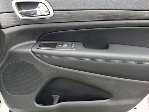 Used 2022 Jeep Grand Cherokee Laredo X image 10