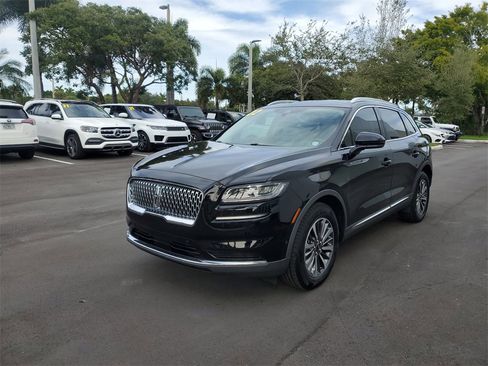 Certified 2022 Lincoln Nautilus Reserve image 2